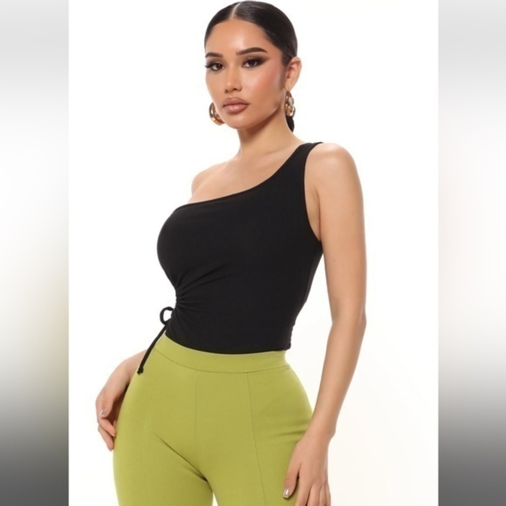 Heart & Hips Get My Good Side One Shoulder Top - Black Size Small REFFNB